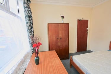 4 bed flat, South Grove, Ardwick, Manchester, M130AU - Image 12